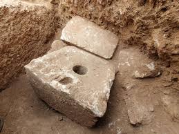 2,700 –YEAR OLD TOILET DISCOVERED IN JERUSALEM